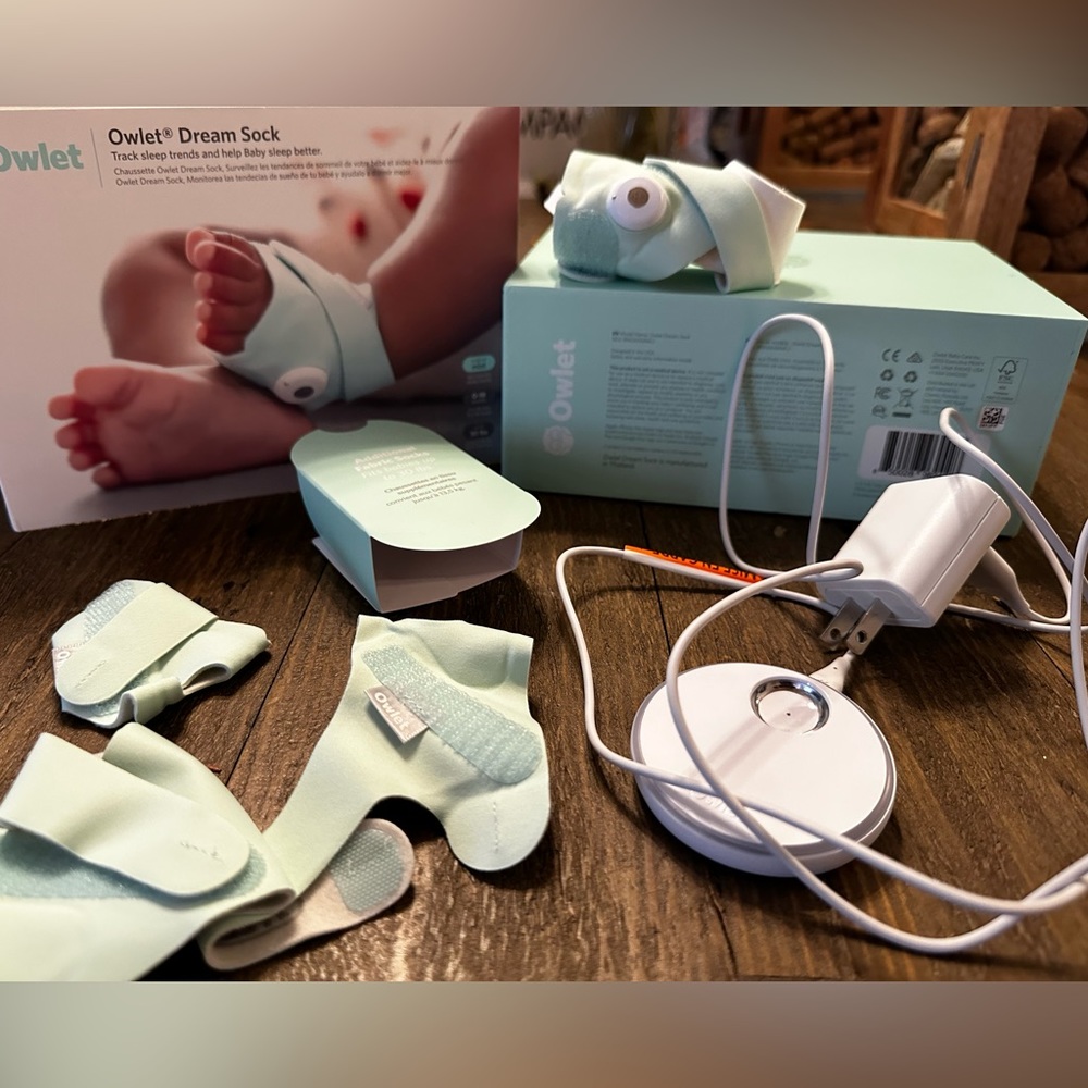 Owlet Dream Sock Baby Monitor in Mint. Brand new condition.